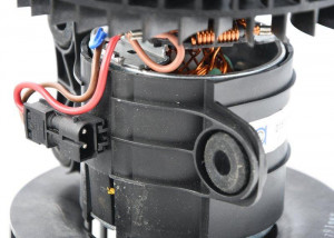 Электромотор отопителя салона 64 11 8 385 558 BMW