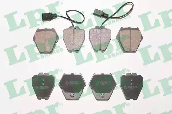 Колодки тормозные дисковые 05P1121 LPR